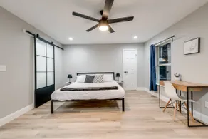 *King-Self Check-In*BBQ*4 TVs*Parking*Rain-Shower* - Image 3