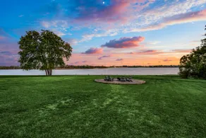 Lakefront Hideaway close to DFW on Lake Lewisville - Image 3