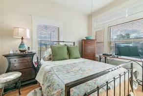 Cute 2 bedroom 2 bath House in Tarpon Springs, Dog Friendly! - Image 3