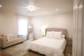 Cozy 3-bedroom home with free street parking! - Image 4