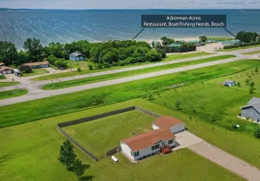 Three bedroom home on a large lot with a lake view - Image 2