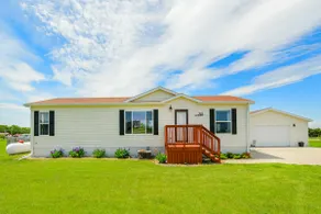 Three bedroom home on a large lot with a lake view - Image 2