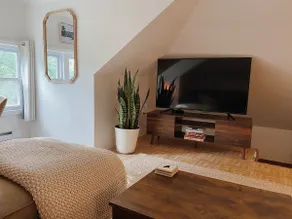 Lily's Loft; Charming one bedroom studio - Image 5