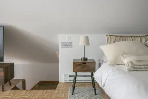 Lily's Loft; Charming one bedroom studio - Image 3