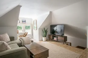 Lily's Loft; Charming one bedroom studio - Image 4