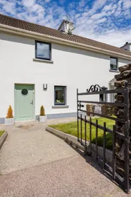 2 Bed & 2 Bathroom House, 5 mins Walk from Beach - Image 3
