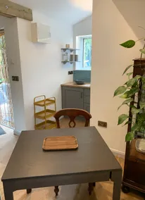 Adorable 1- bedroom flat at the Russell Gallery - Image 4