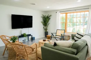 Sleeps 8 Relaxing Oasis 3mi to Notre Dame - Image 3