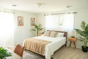 Sleeps 8 Relaxing Oasis 3mi to Notre Dame - Image 4