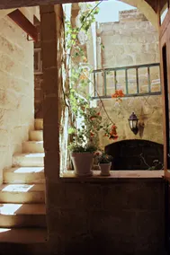 Romantically Charming, 1 bedroom Farmhouse. - Image 4