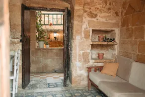 Romantically Charming, 1 bedroom Farmhouse. - Image 2