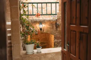 Romantically Charming, 1 bedroom Farmhouse. - Image 5