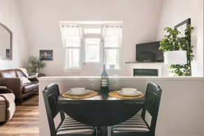 Private Balcony in Midtown with free parking - Image 2