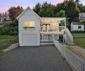Salish Sea Cottage-2 BR Waterfront in Port Orchard - Image 2
