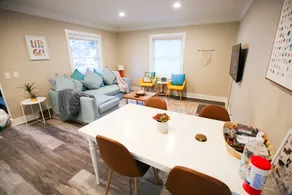 The Cozy Bungalow Home by Falls, MOA, VA, DT - Image 3
