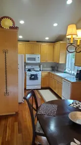 Beautiful 3 bedroom home close to airport - Image 5