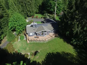 Modern studio with hot tub and patio access  - Image 3