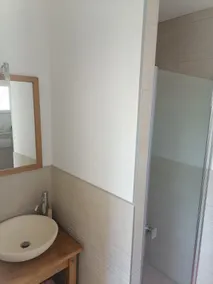 Independent suite with private shower room and toilet - Image 3