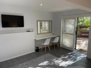 Modern, private self-contained 1 bedroom studio - Image 2