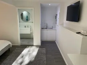 Modern, private self-contained 1 bedroom studio - Image 3