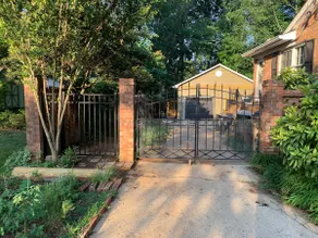 Gate House Garden - Image 3