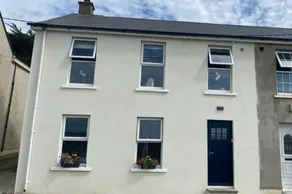 Charming 3 Bedroom Beach-Front Townhouse - Image 2