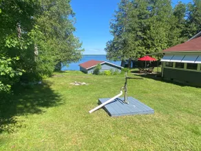 Vintage Cape Cod-style cottage on Big Rideau Lake - Image 2