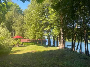Vintage Cape Cod-style cottage on Big Rideau Lake - Image 3