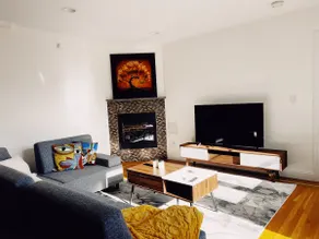 Modern Room w/ balcony in Astoria - Image 3
