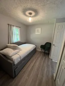 Cozy Modern Cabin in the Woods - Image 5