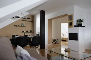 Beautiful 2 bedroom apartment + free parking - Image 4