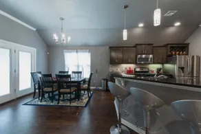 Cheerful 3 bedroom home with indoor fire place - Image 3