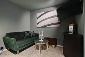 Lovely small luxury apartment with free parking - Image 3