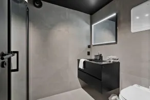 Lovely small luxury apartment with free parking - Image 4
