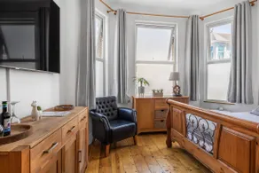Lovely spacious, quiet ground floor apartment - Image 3
