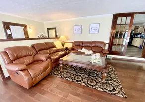 Beautiful and quite 4 bedroom/10 guests ranch home - Image 3