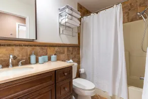 2 short blocks  to the beach. FULLY RENOVATED HOUSE  WITH NEW HOT TUB. - Image 5