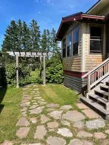 Private suite in cottage country, minutes to beach - Image 4