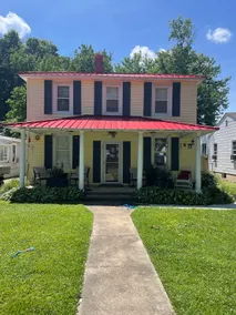 Red Roof Cottage 4BR/2BA, Pet ok, 1 block to beach - Image 2