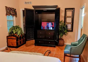 Private Suite is over 900 sq. feet of living space - Image 2