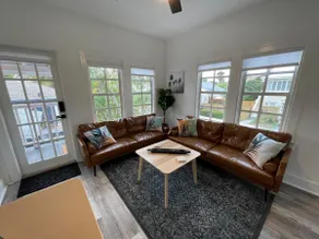 Modern 2BR Steps 2 Water Near Downtown! Fast Wifi - Image 4