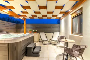 Eleni Luxury Maisonette with Jacuzzi - Image 2