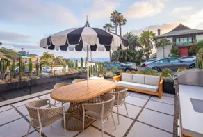 BRAND NEW LUXURY BEACHFRONT HOME @ MOONLIGHT BEACH - Image 2
