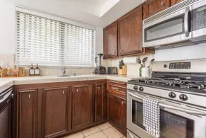 LAX Super Spacious w/Private Garage & Deck! - Image 5