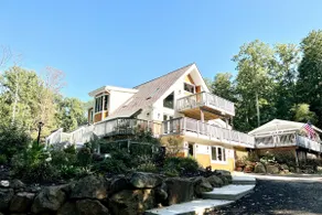 Luxury Private Estate with 6 Bedrooms in Leesburg - Image 2