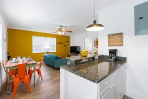 Modern Stay Condo- 2 bed 1 bath Near Riverwalk - Image 5