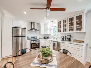 Beautiful Curated Upscale Cottage near Everything! - Image 3