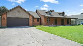 Spectacular home with outdoor POOL and LAKE view (62nd St N) - Image 2