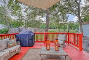 Peaceful Pet-Friendly Stay Near Round Top & Lake - Image 4