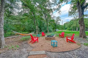 Peaceful Pet-Friendly Stay Near Round Top & Lake - Image 5
